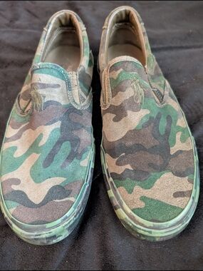Thompson Men's Slip-On Sneakers in Green Camouflage